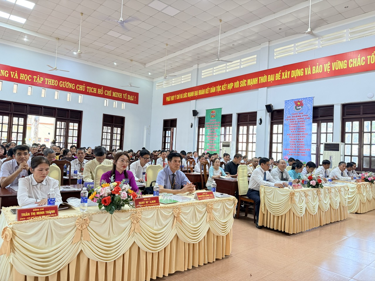 Các đại biểu tham dự đại hội